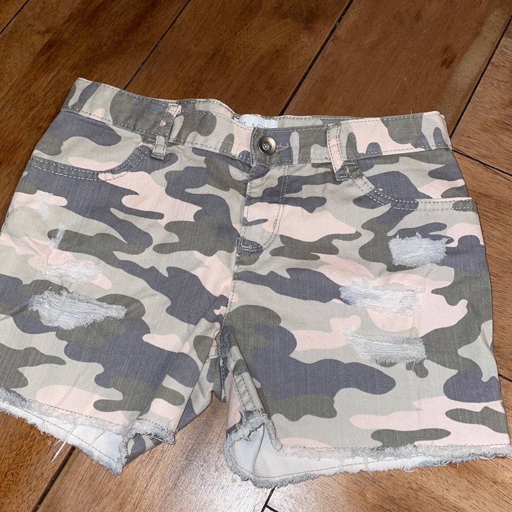 3/$12 Girls pink cameo shorts size 10
